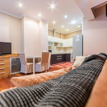 Трехкомнатная Квартира На Крещатике Kiew Exterior foto