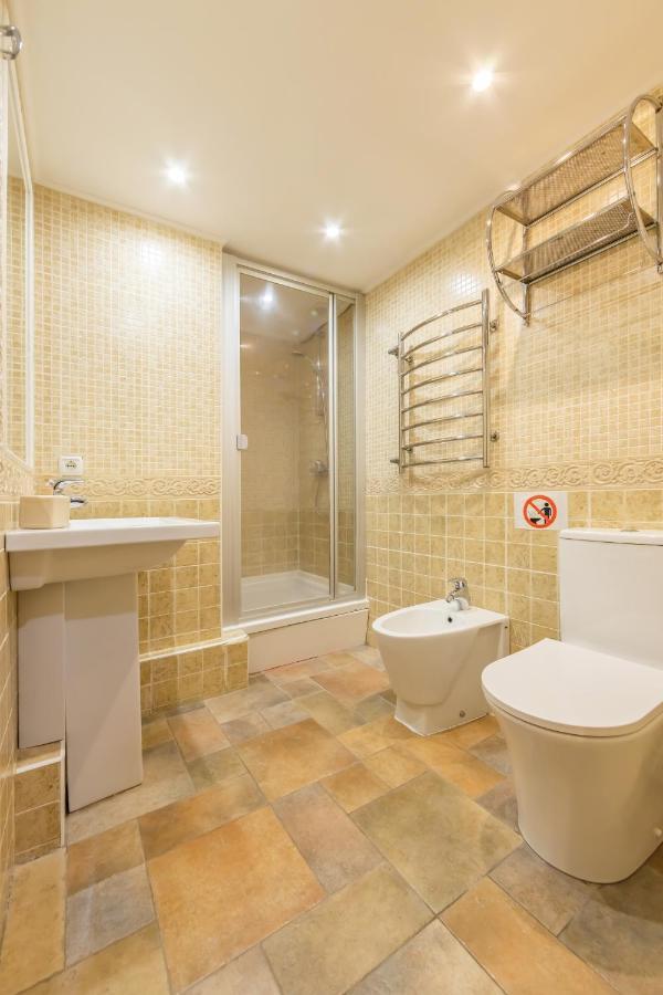 Трехкомнатная Квартира На Крещатике Kiew Exterior foto